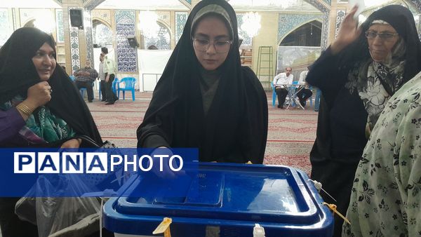 حضور پرشور مردم‌کرج پای‌صندوق‌های رای‌گیری  