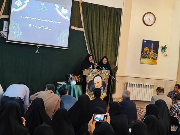 جلسه انجمن اولیا و مربیان در دبیرستان دخترانه امام رضا(ع) واحد ۱۲ 