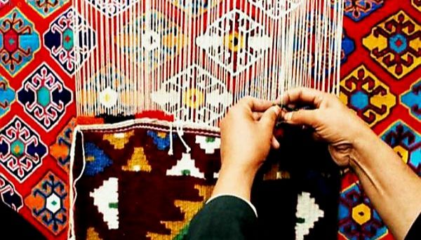 گل‌واژه‌های هنر بر حریر گلیم، همنوایی بصیرت و بافندگی در ساحت فرهنگ