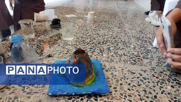 برگزاری روز آزمایشگاه در دبیرستان زینبیه فین