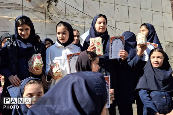 تقدیر از رتبه های برتر درسی در دبستان مریم بهارستان دو