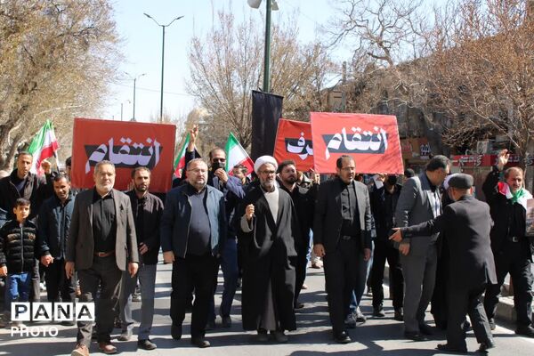 راهپیمایی دانش‌آموزان در همدان