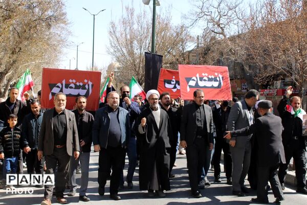 راهپیمایی دانش‌آموزان در همدان