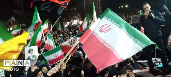 راهپیمایی گسترده مردم نیشابور در احتماع شبانه
