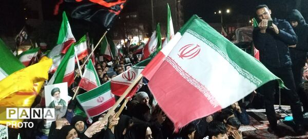 راهپیمایی گسترده مردم نیشابور در احتماع شبانه