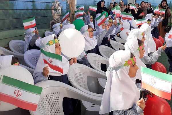 جشن شکفتن غنچه‌ ها، در دبستان مهرتابان بهارستان دو