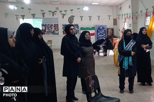برپایی مدرسه انقلاب در هنرستان قدس ناحیه دو شهرری 