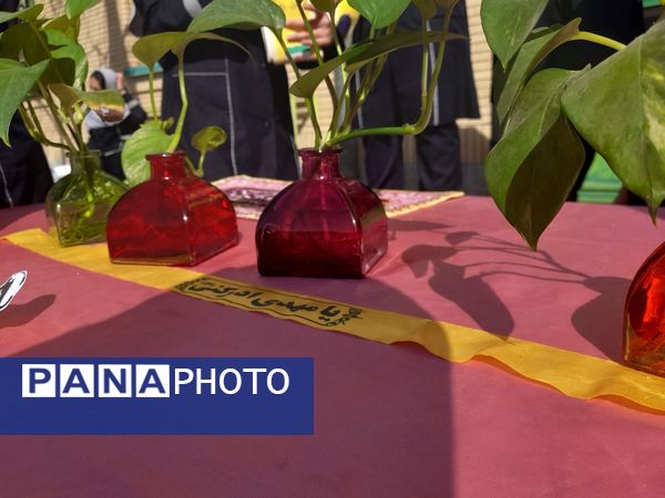 برپایی چایخانه به مناسبت میلاد امام عصر(عج)در دبیرستان نمونه وکیلی ۱۰