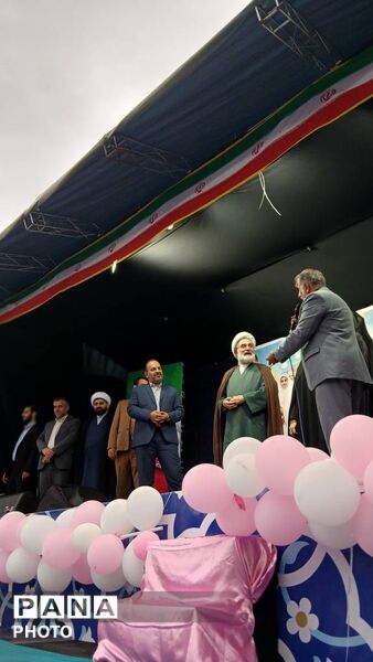 حضور معاون پرورشی وزارت آموزش و پرورش در جمع فرشتگان نمازگزار