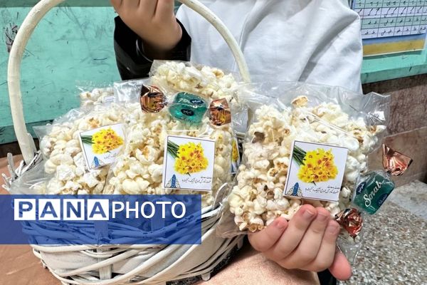 کودکان غرفه‌داران جشن میلاد موعود