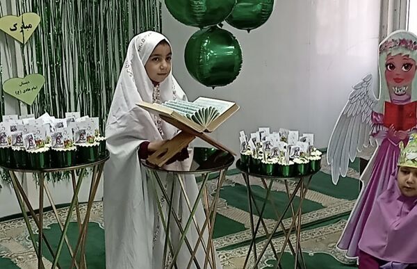 جشن قرآن پایه اول در دبستان دخترانه امام هادی (ع)