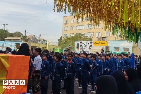 حضور مسئولان ناحیه دو شهرری در مراسم جشن عاطفه‌های دبستان پانزده خرداد 