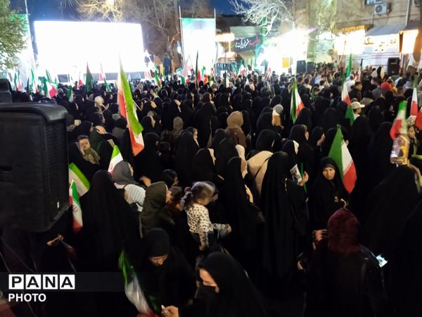 پیمان دوباره با رهبری با نوای رسای مهدی رسولی در آیین تجدید بیعت 