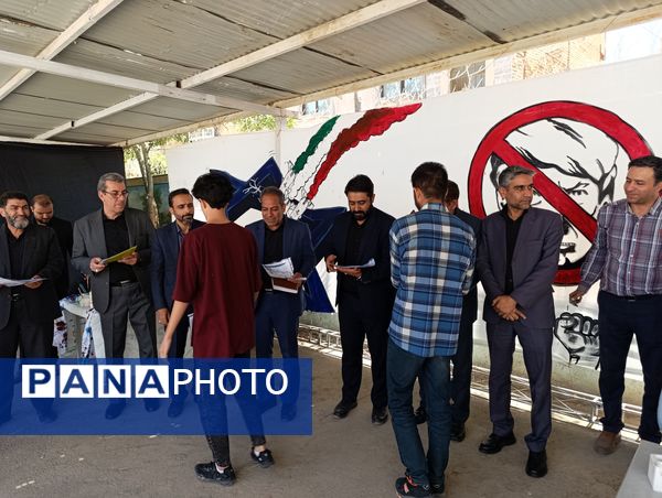 قدردانی از دانش‌آموزان فعال در نمایشگاه نقاشی حماسه حسینی 