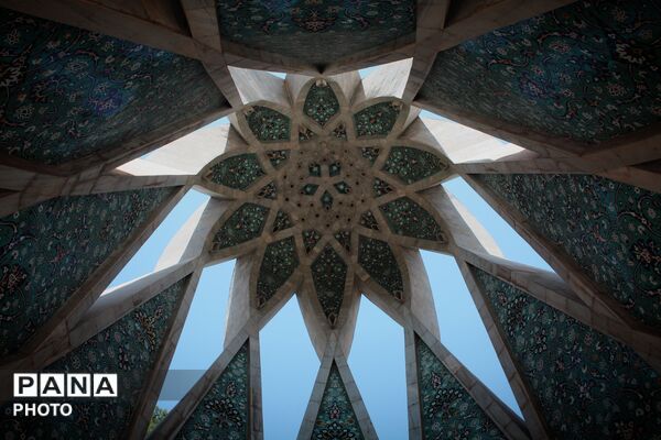 تقدیرِ قلم‌های بی‌پروا نیشابور