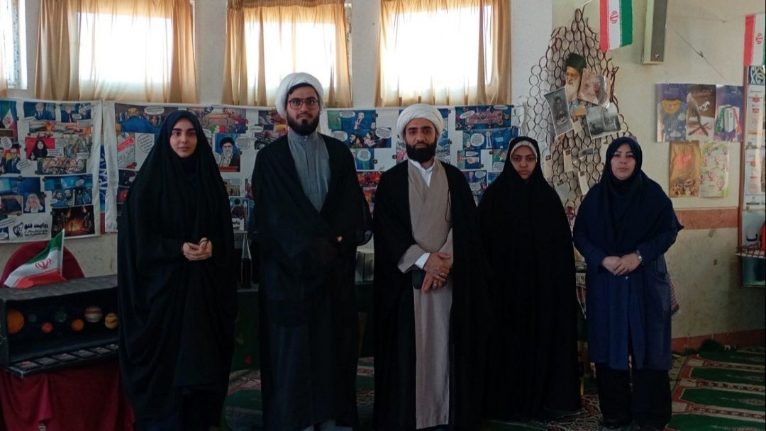 برپایی نمایشگاه انقلاب اسلامی توسط دانش‌آموزان دبیرستان نرگس