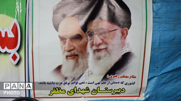  شور و نشاط دانش‌آموزی در موج اجتماع مردمی پاکدشت