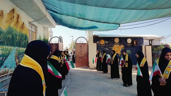 زنگ انقلاب در مدارس پارسیان نواخته شد 