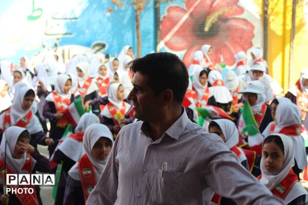 طنین(گام دوم انقلاب) در زنگ پیشتازان؛آغاز دوباره عهد نسل آینده با آرمان های انقلاب اسلامی