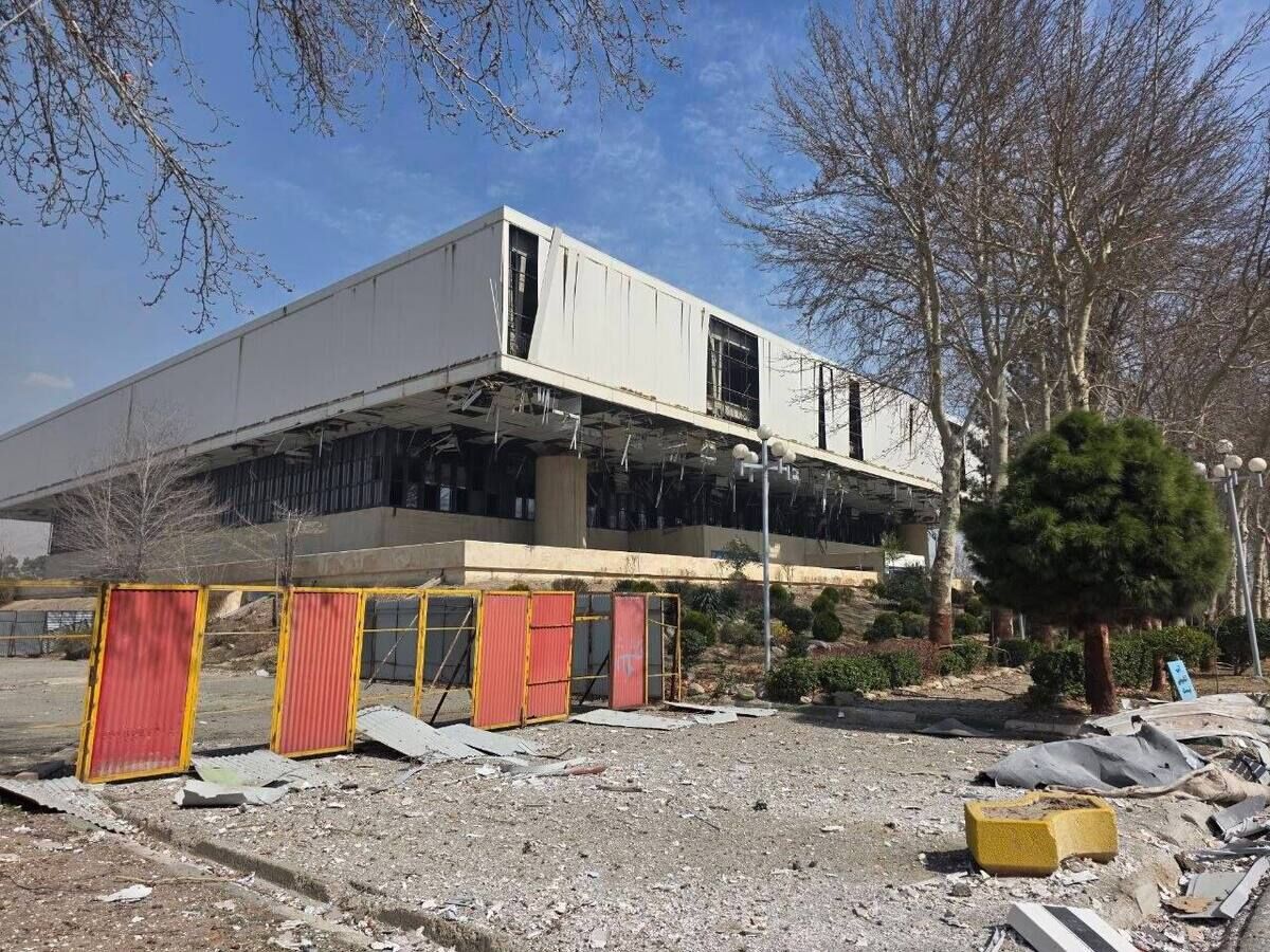 دشمن خواری خود در تقابل نظامی با ایران را با هدف‌گیری اماکن ورزشی نشان داد