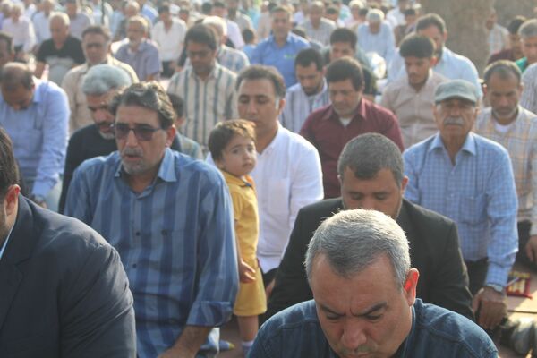 بندرعباسی‌ها توفیق یک ماه عبادت را در نماز عید فطر به شکرانه نشستند