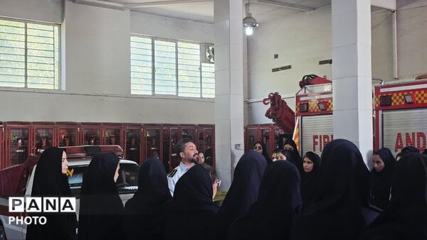 بازدید از ایستگاه آتش نشانی به مناسبت روز آتش نشان