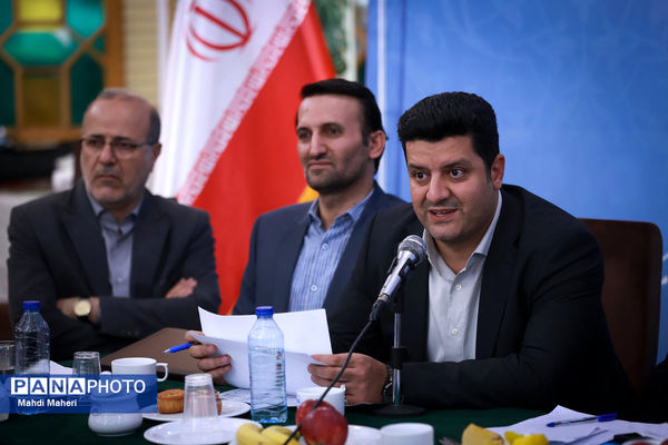 نشست صمیمی وزیر آموزش و پرورش با اعضای فراکسیون فرهنگیان