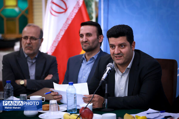 نشست صمیمی وزیر آموزش و پرورش با اعضای فراکسیون فرهنگیان