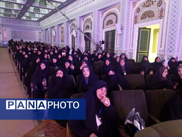 شب شعر آیینی پیرغلامان حسینی برگزار شد