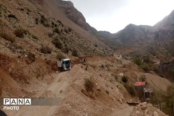 بهسازی جاده مسیر باغات و آبشار به همت شهرداری بار 