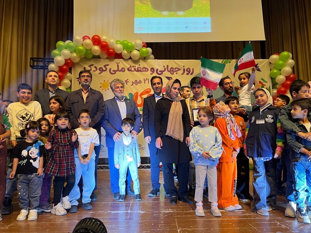 برگزاری جشن بزرگ روز جهانی کودک در فرهنگسرای شهرکرد