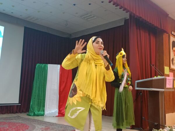 مراسم روز دانش آموز برای دختران بنت الهدی صدر 2