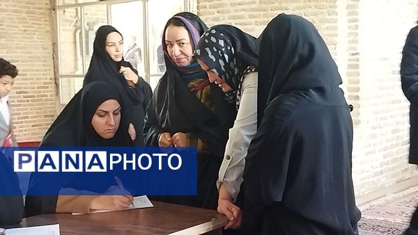 گذری بر حضور ادارات مختلف نیشابور در سومین جمعه آذر ماه 