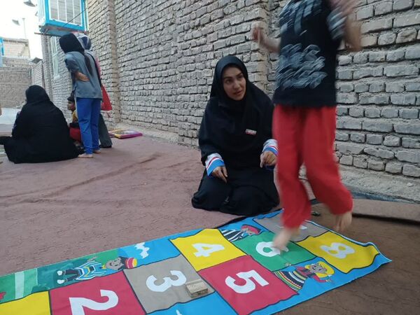 جشن غدیرخم توسط تیم‌های سحر هلال احمر در روستای زلزله‌زده محمدیه