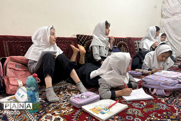 فداکاری معلم شیروانی برای برگزاری کلاس حضوری در خانه یک مادر مهربان