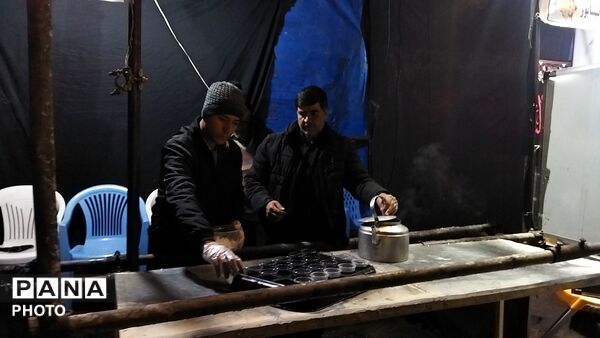خیابان امام خمینی میزبان موکب های مردمی شد 