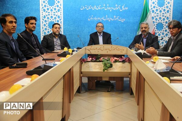 تقدیر از مدیران مدارس ابتدایی بهارستان دو
