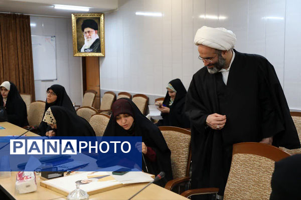 اجرای طرح آیه نگار با حضور بانوان هنرمند استان قم