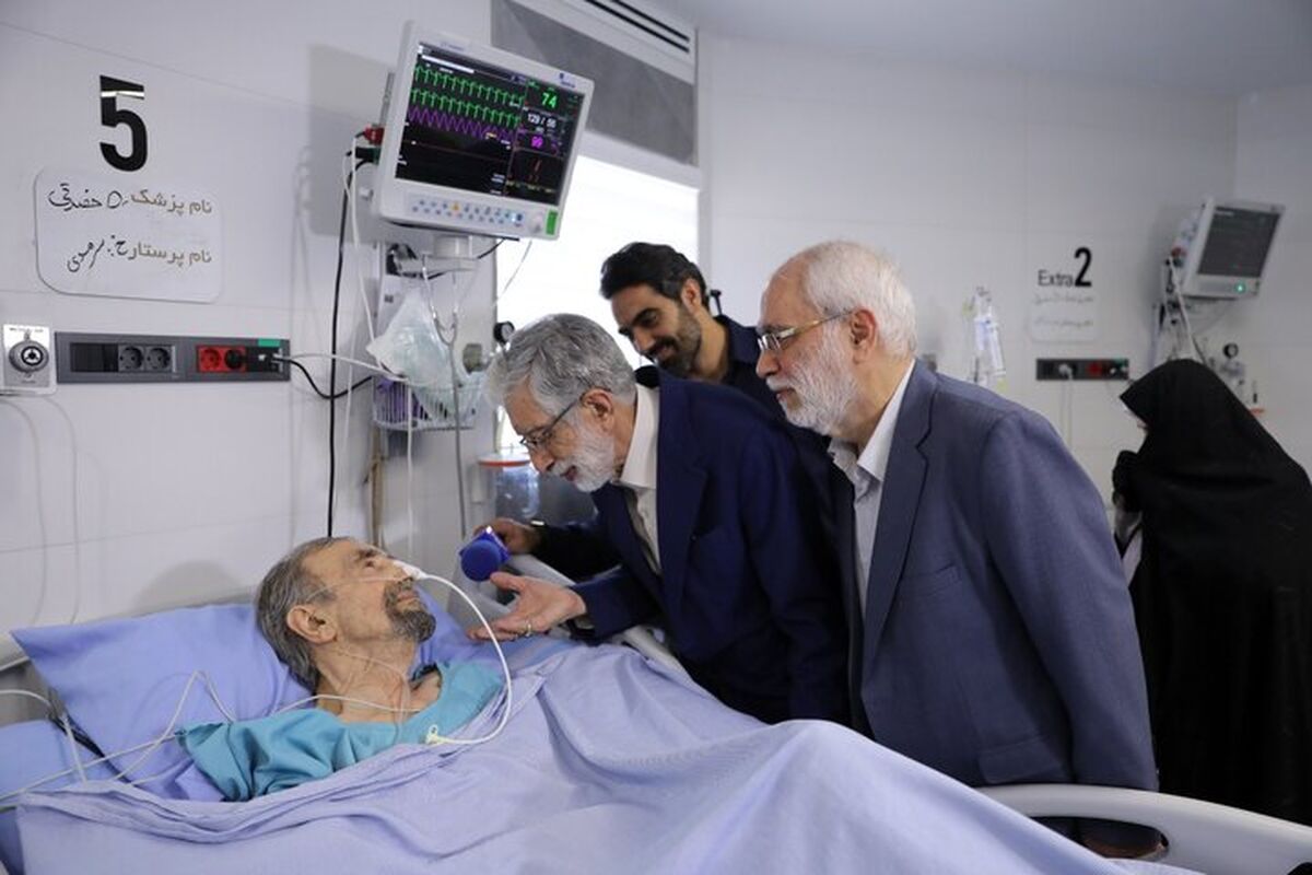 عیادت نمایندگان رهبری از چهره ماندگار شعر و ادبیات