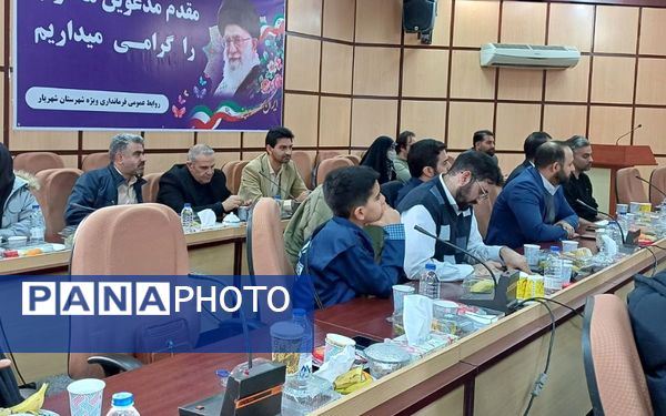 نشست صمیمی فرماندار شهریار با اصحاب رسانه و فعالان فضای مجازی