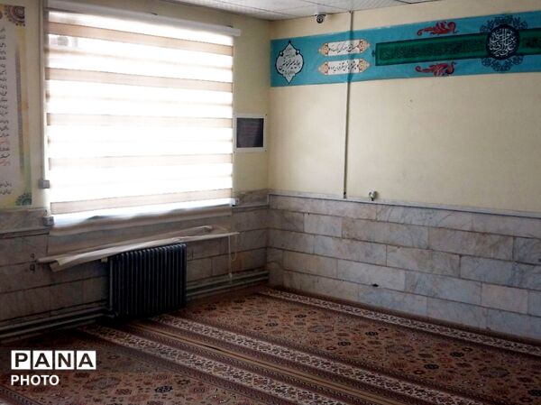 مدرسه شاهد شهیده ناهید فاتحی؛ میزبان زائران مراسم تشییع رهبر شهید