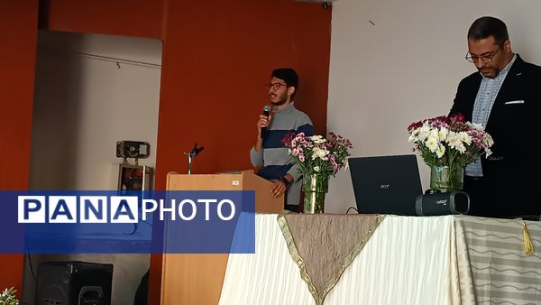 تجلیل از رتبه‌های برتر کنکور سراسری دبیرستان شهید سلطانی ۴ 