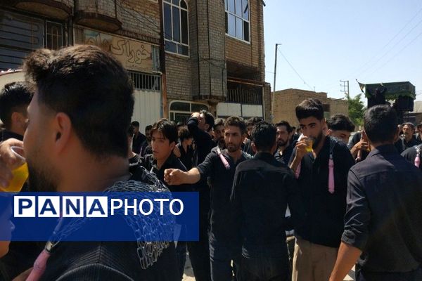 آئین با شکوه عزاداری آقا اباعبدالله الحسین (ع)در روز عاشوراحسینی