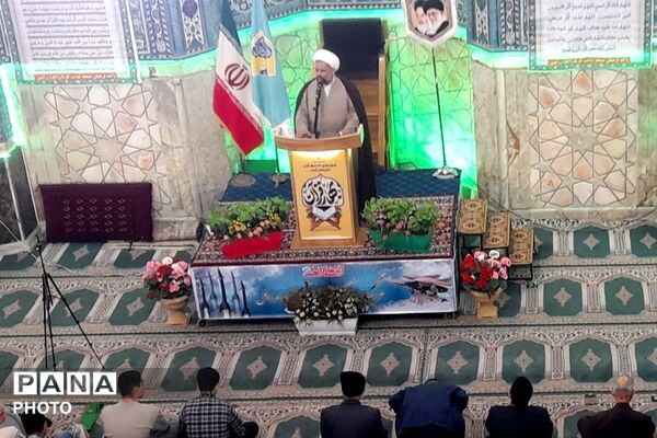 حضور پرشور نمازگزاران در نماز جمعه ورامین