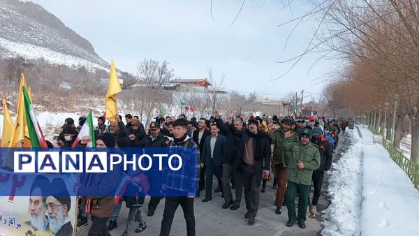 حضور گسترده مردم شهر توره در راهپیمایی۲۲ بهمن، تجلی اتحاد و ایستادگی