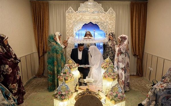 پیوند آسمانی ۲۱۰ زوج جوان همزمان با هفته وحدت در حرم حضرت معصومه(س)