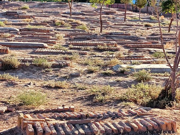 قبرستان تاریخی قوژد؛ قبرستانی چند صد ساله