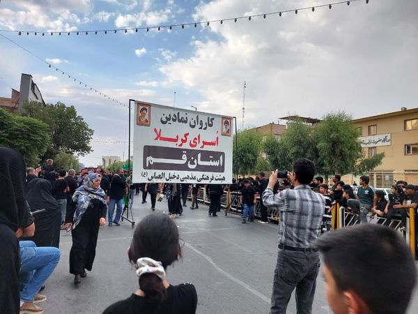استقبال عزاداران حسینی از کاروان نمادین اسرای کربلا در قم