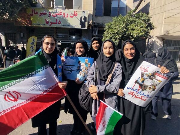 راهپیمایی روز دانش‌آموز در گلوگاه 