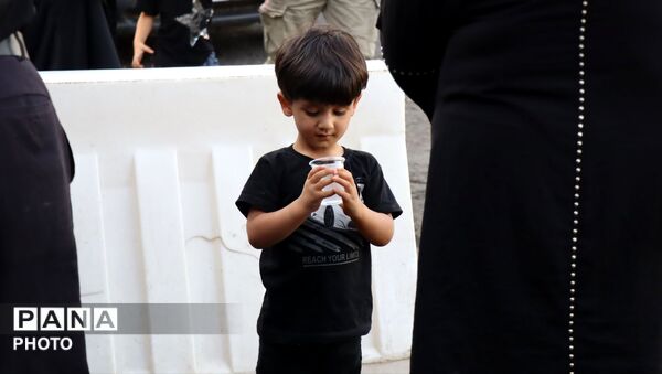 خدمت به زائران آقای شهید ایران 